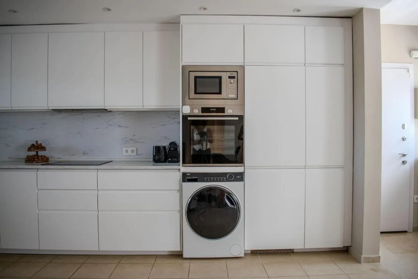 Luxurious 2 Bedroom Apartment With Pool エステポナ