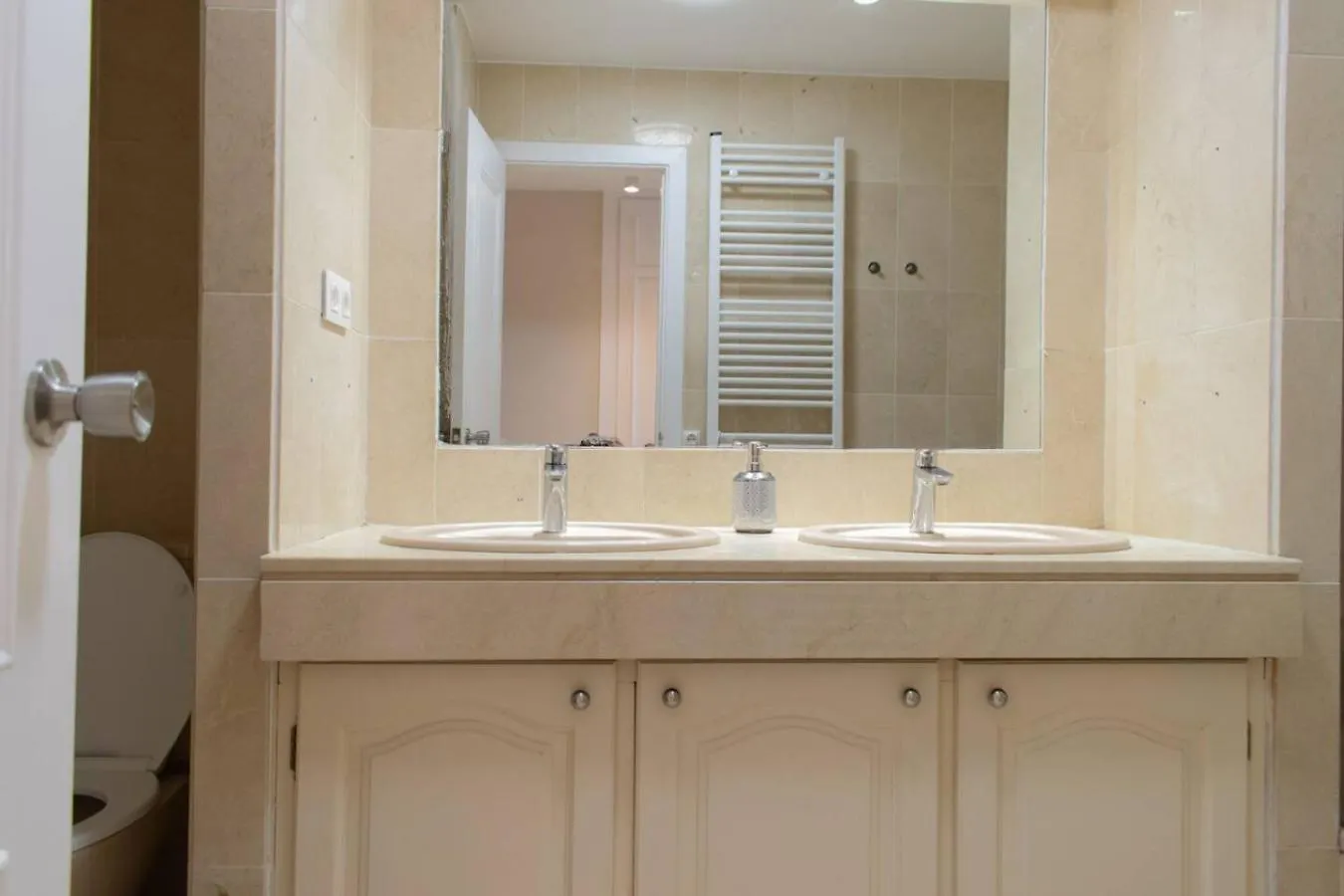 Luxurious 2 Bedroom Apartment With Pool エステポナ