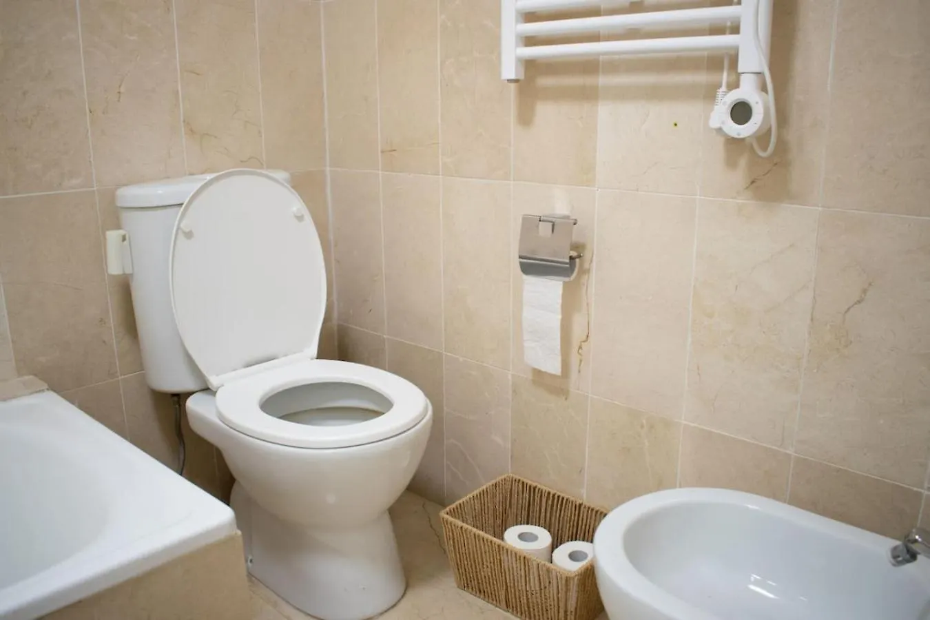 Luxurious 2 Bedroom Apartment With Pool エステポナ