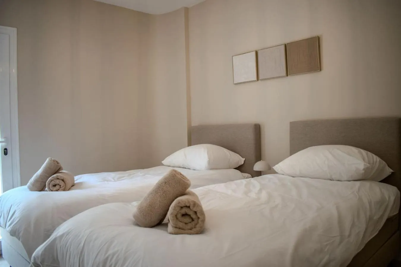 Luxurious 2 Bedroom Apartment With Pool エステポナ
