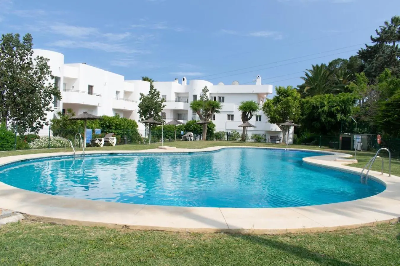 Luxurious 2 Bedroom Apartment With Pool エステポナ スペイン