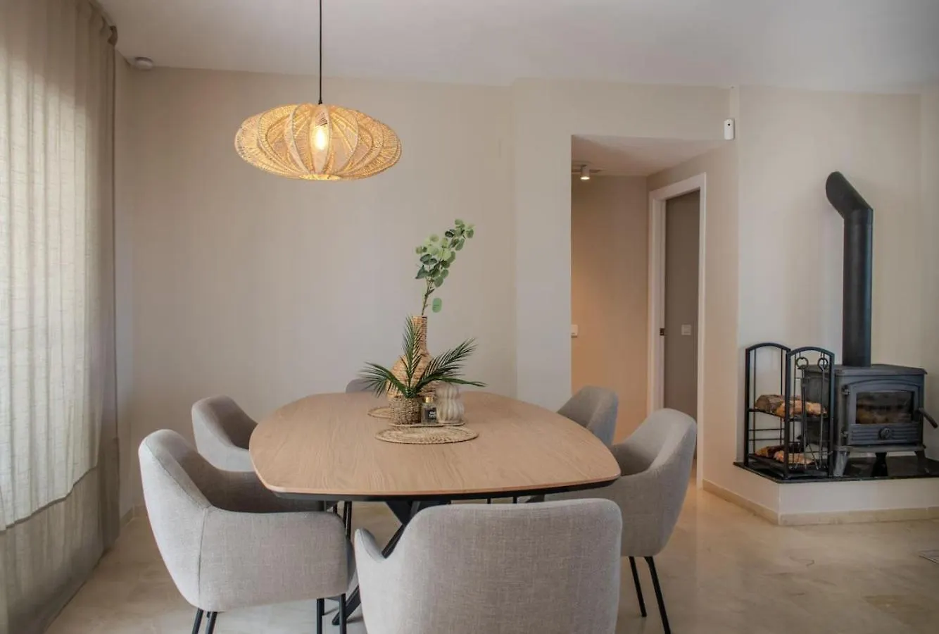 Luxurious 2 Bedroom Apartment With Pool エステポナ
