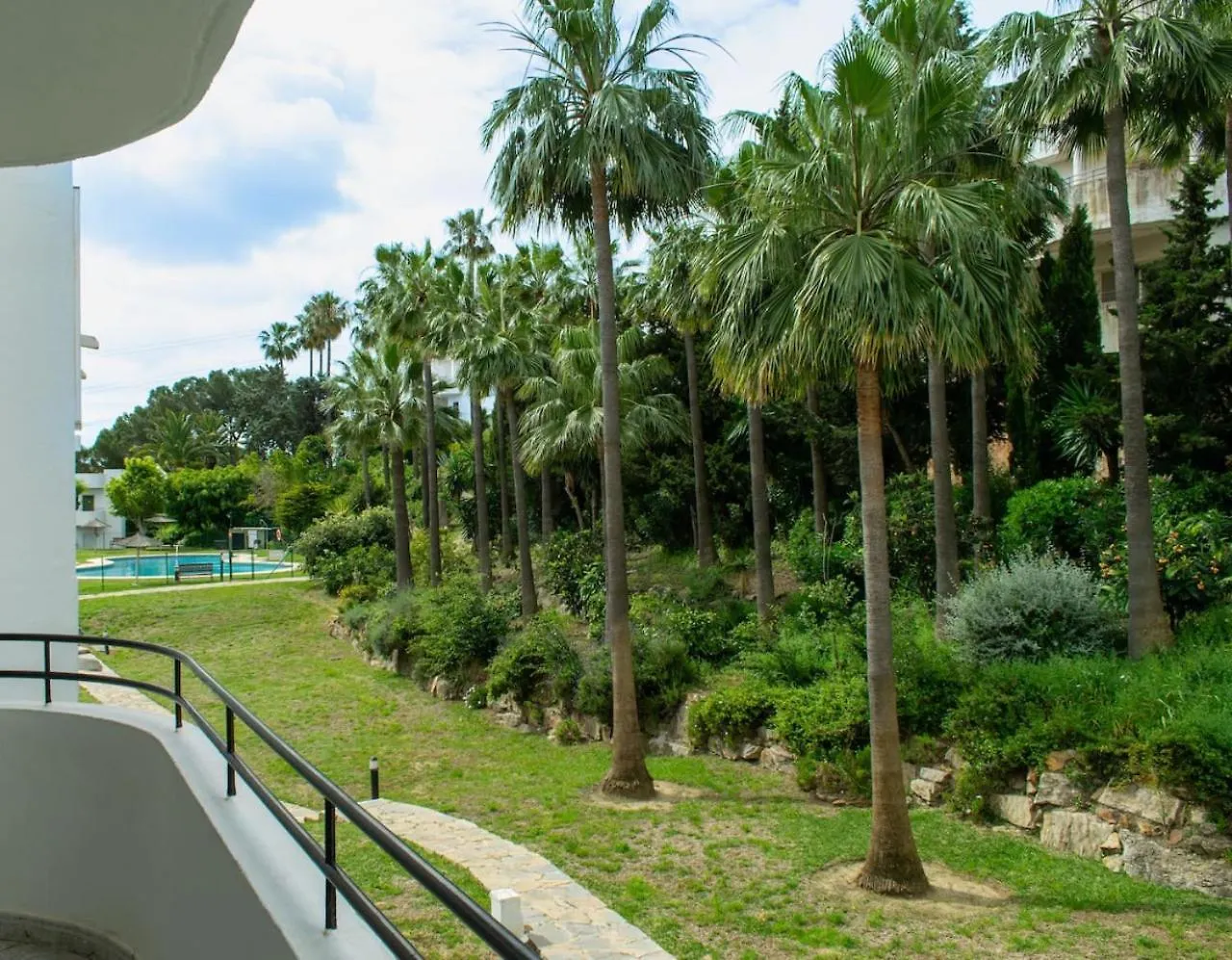 Luxurious 2 Bedroom Apartment With Pool エステポナ